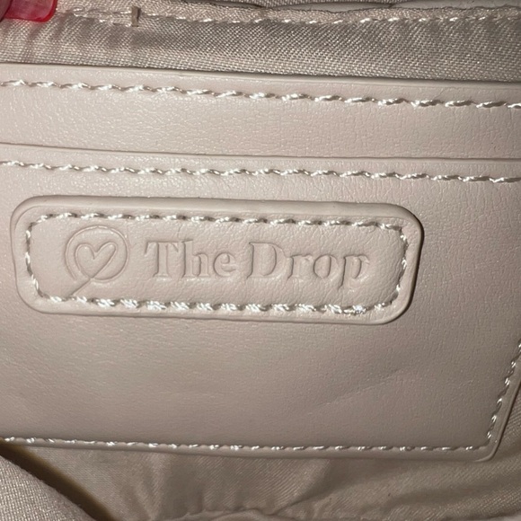 NWOT mini cream colored bag. Crossbody or waist bag. Faux leather. - Picture 6 of 7